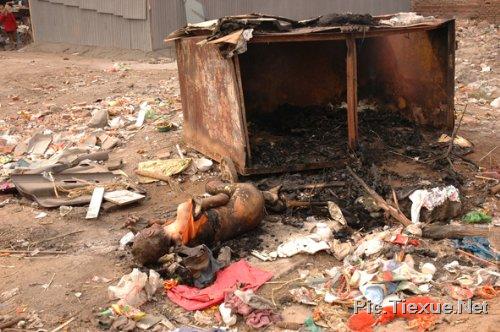 河南洛阳一乞丐在睡梦中被活活烧死~! (图)