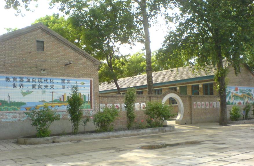 周六下午去了一趟霍营中心小学,拍了几张照片