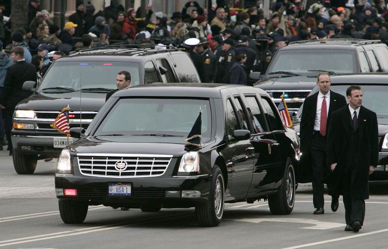 美国总统布什座驾06款卡迪拉克dts超豪华防弹车