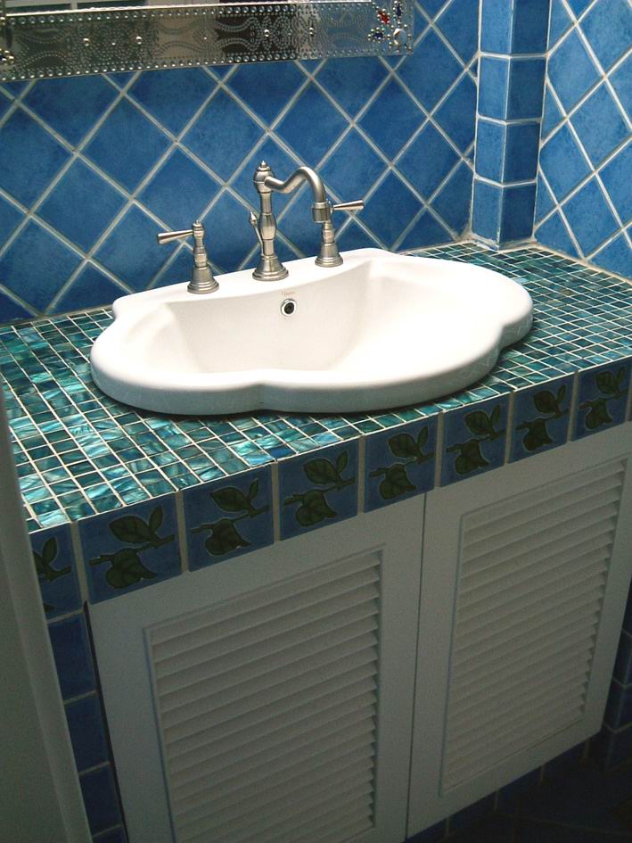 砖和水泥砌的浴室柜,非常漂亮,我准备尝试一下